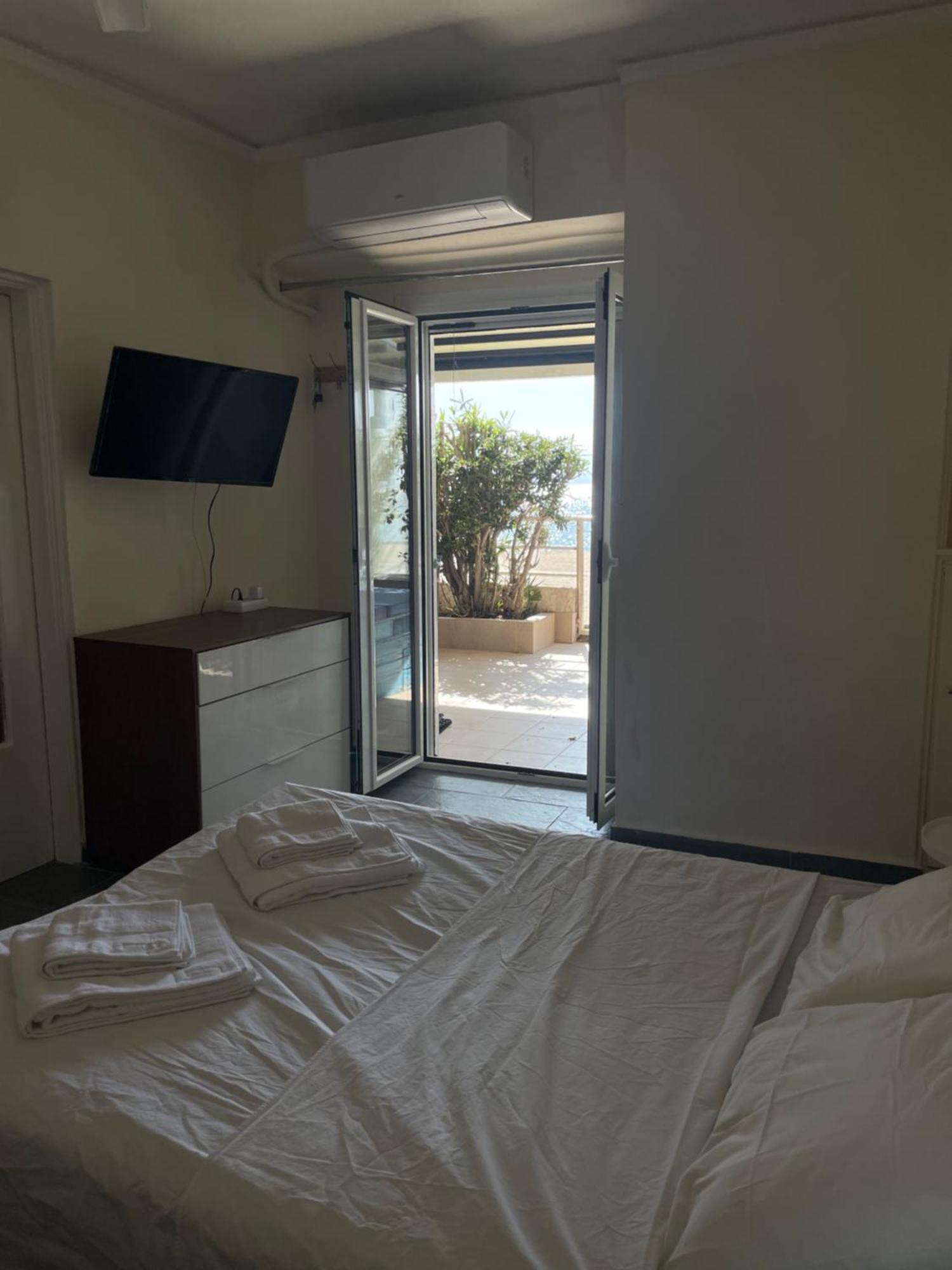 Sea La Vie - Beachfront Retreat Loutraki  Exterior photo