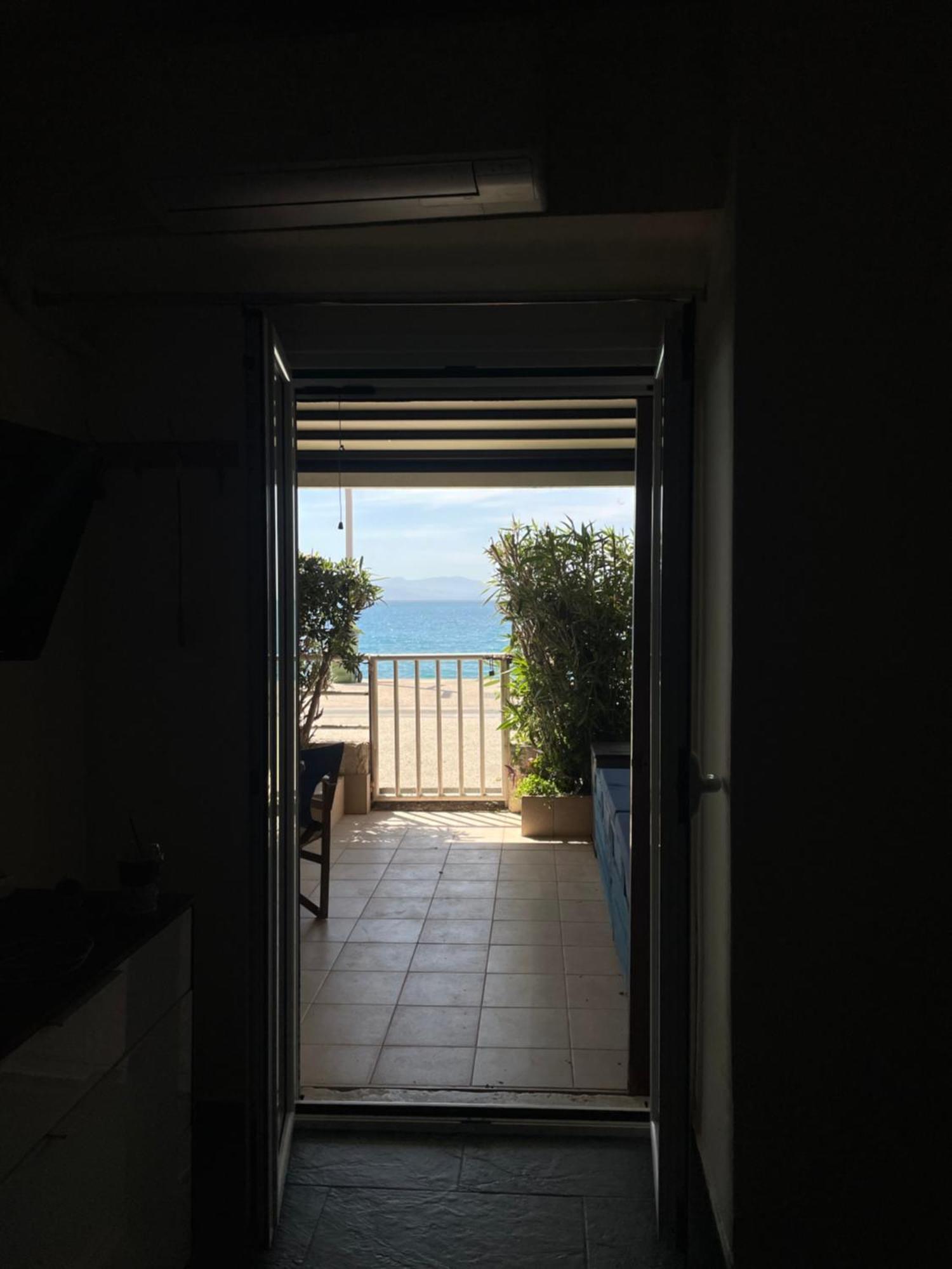 Sea La Vie - Beachfront Retreat Loutraki  Exterior photo