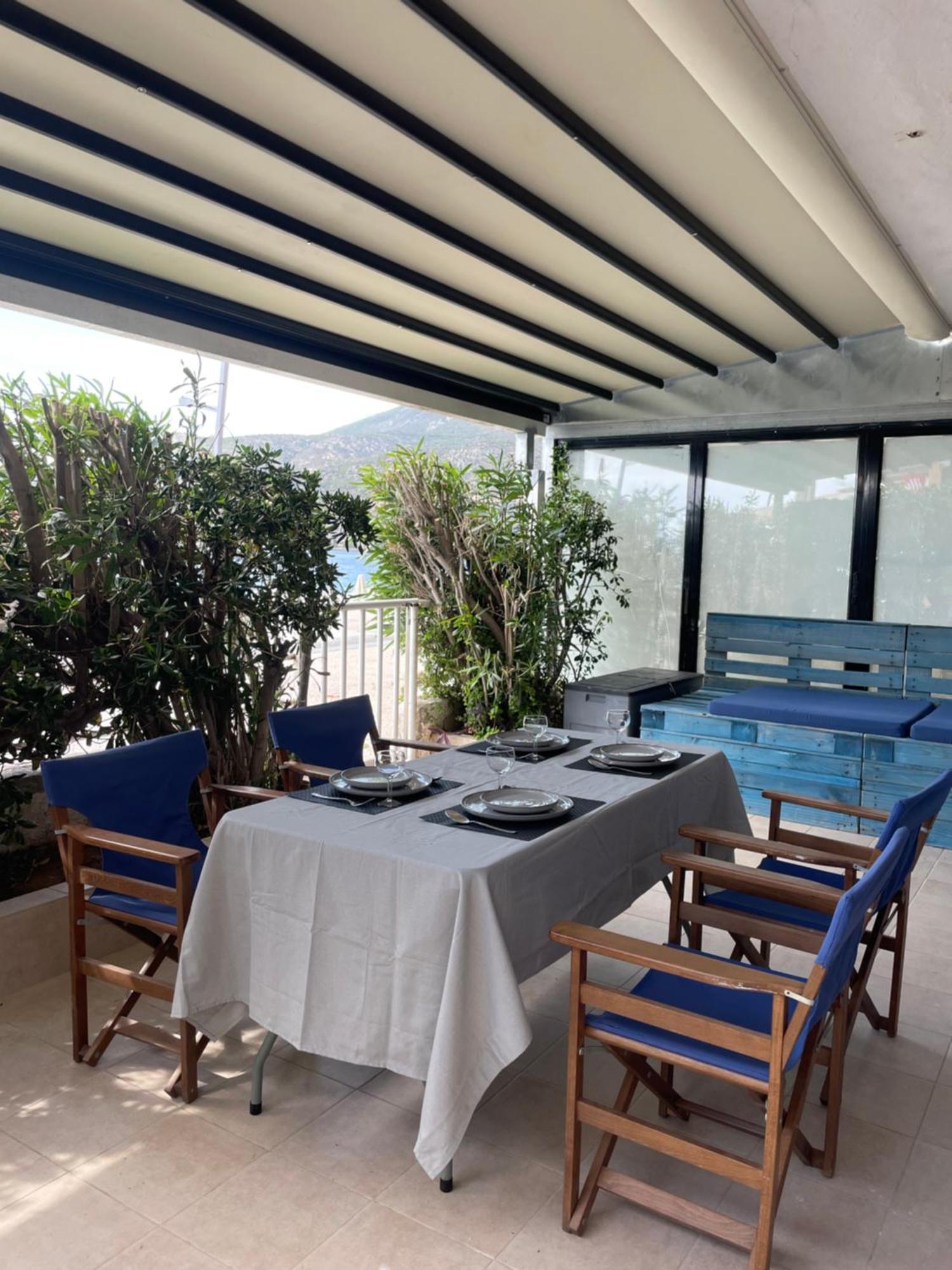Sea La Vie - Beachfront Retreat Loutraki  Exterior photo