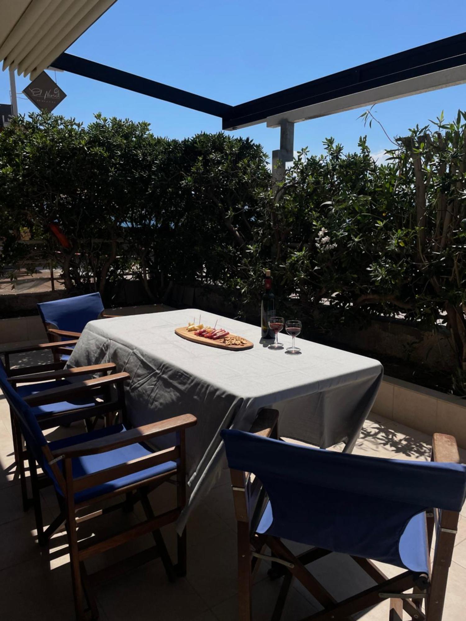 Sea La Vie - Beachfront Retreat Loutraki  Exterior photo
