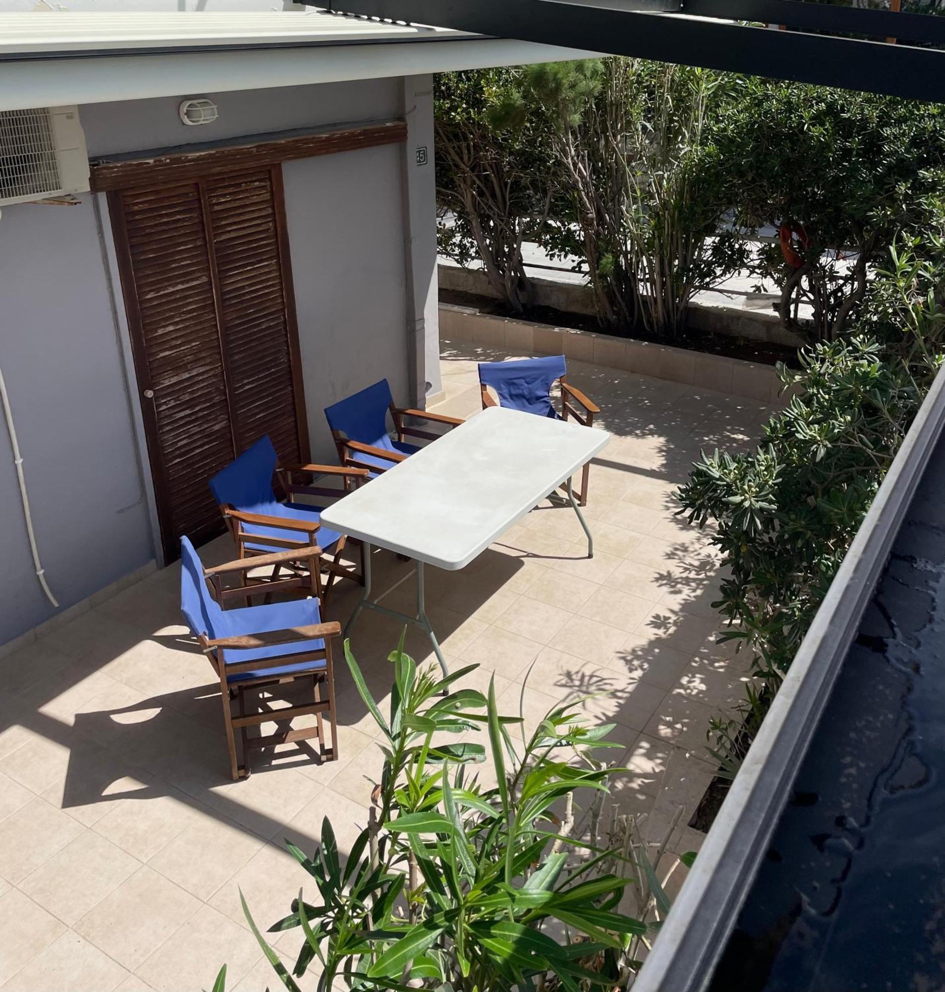 Sea La Vie - Beachfront Retreat Loutraki  Exterior photo